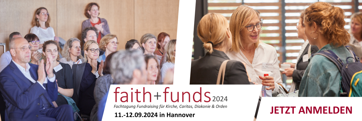 Auf dem Bild sind viele Personen auf einer Konferenz zu sehen, die miteinander interagieren. Darunter ist das Logo der faith + funds 2024, dem Fachtag für Kirchenfundraising, der am 11. und 12. September in Hannover stattfindet.